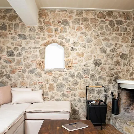 Ampolis Πανσιόν 3*