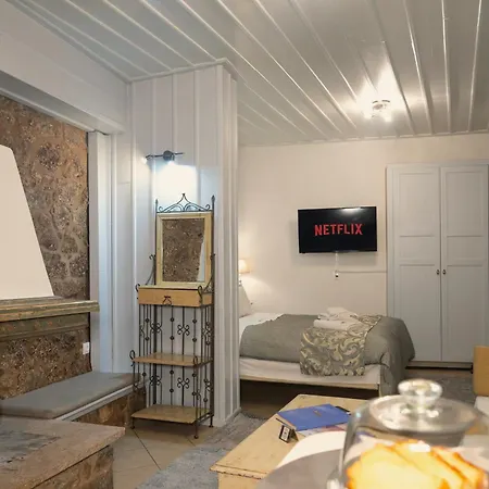 Ampolis Πανσιόν Αράχωβα