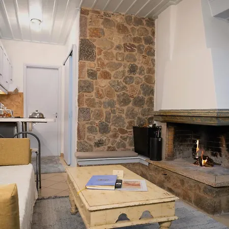 Ampolis Πανσιόν 3*