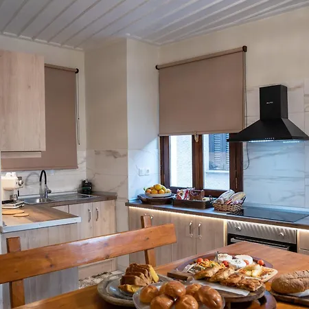 Ampolis Πανσιόν Αράχωβα